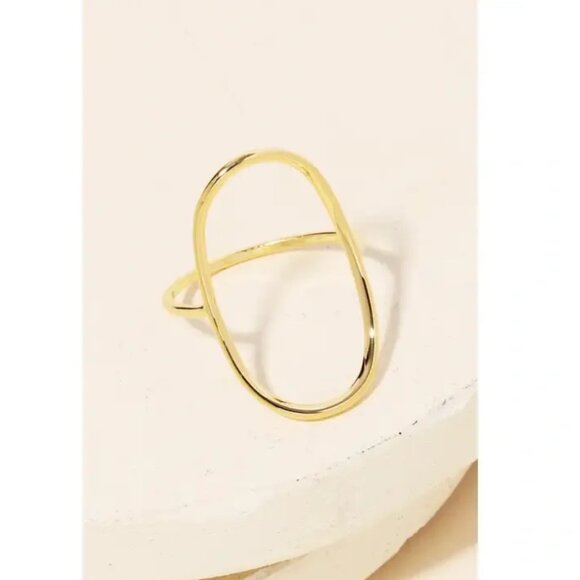 ($7) Curved Oval Minimalist Ring - Picture 1 of 2